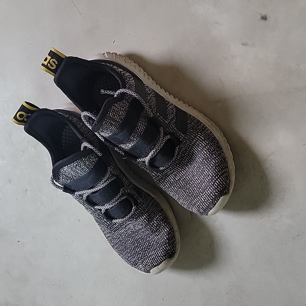 Adidas tennis shoes